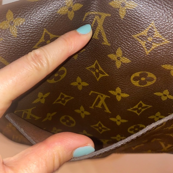❌SOLD❌Authentic Louis Vuitton Saint Cloud GM - Picture 5 of 16